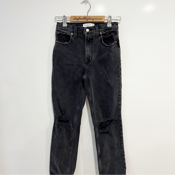 Abercrombie & Fitch Ultra High Rise 90’s Straight Jean - Picture 7 of 10